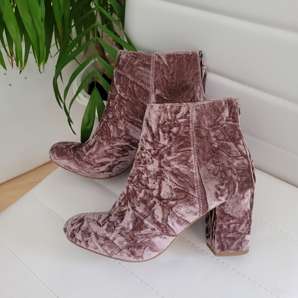 Solely black by BKE Shoes - Pink Ladie's Booties